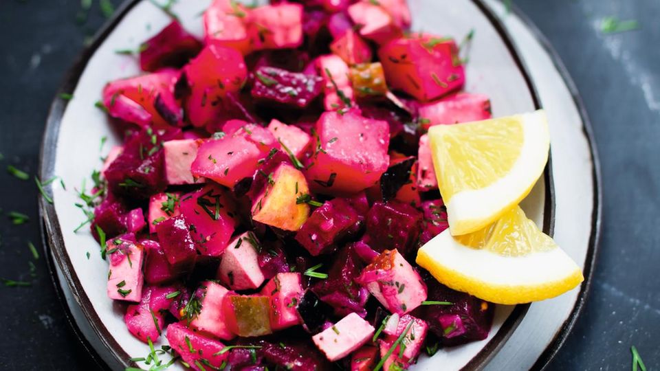 Veggie-Heringssalat mit Räuchertofu und Roter Beete
