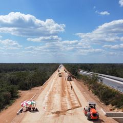 Bauarbeiten im Regenwald