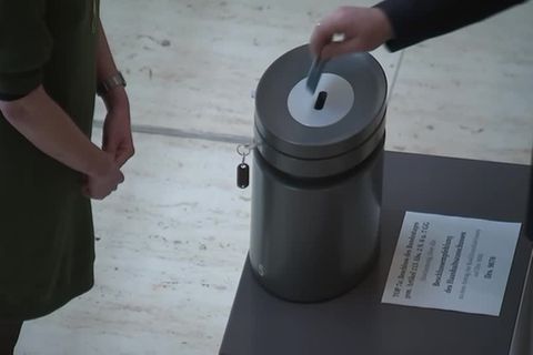 Video: Bundestag beschließt Nachtragsetat 2023 - Schuldenbremse ausgesetzt