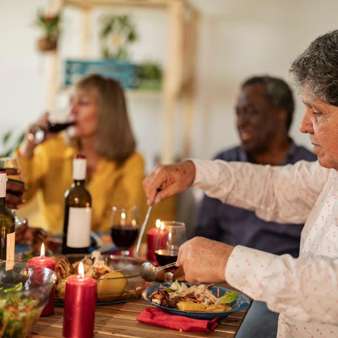 Feiern mit Fremden: Wie ein Mann einsame Menschen für Weihnachten zusammenbringt