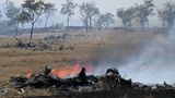 Brisbane, Australien. Die Feuerwehr in Queensland ist in Alarmbereitschaft. Buschfeuer breiten sich wieder aus. Im Bundesstaat South Australia brennen Dutzende Buschfeuer, die durch starke Winder weiter angefacht werden. Innerhalb eines Tages sind Berichten zufolge in der Region rund 30.000 Trockenblitze niedergegangen, die sich ohne Niederschlag entladen und Waldbrände verursachen, warnt die Feuerwehr. Meteorologen erwarten für den Osten und Süden Australiens Rekordtemperaturen weit über 40 Grad. Und aus dem Norden droht ein Zyklon. 