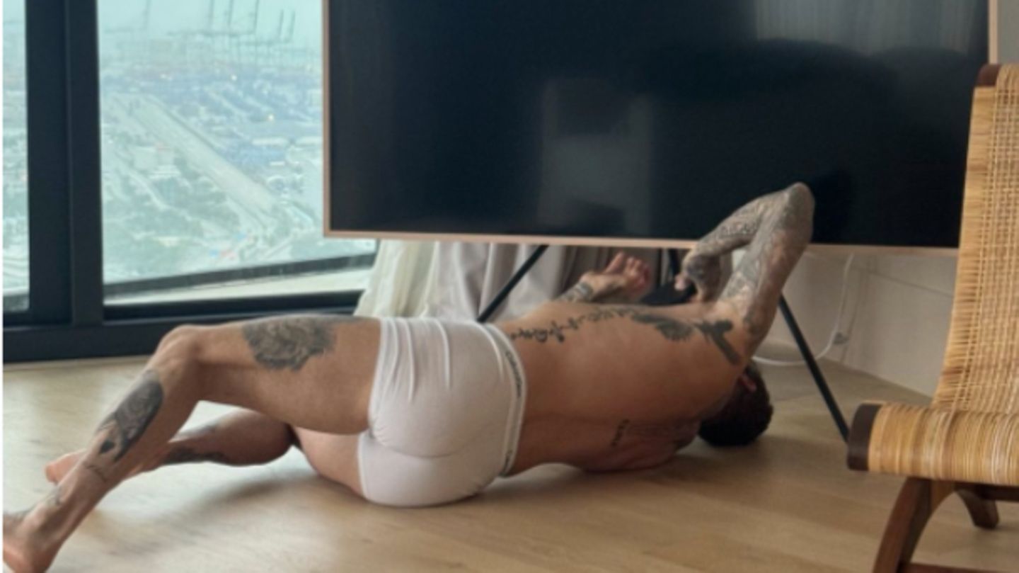 People of today: Hobby electrician in underpants: Victoria Beckham shows her husband David’s DIY skills People of today: Hobby electrician in underpants: Victoria Beckham shows her husband David’s DIY skills