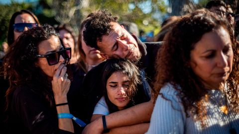 Familie und Freunde trauern um einen Angehörigen, der von der Hamas verschleppt und nun tot aufgefunden wurde