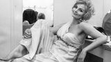 Ruth Maria Kubitschek 1968 als Helena in "Die Troerinnen des Euripides" in ihrer Garderobe in den Münchner Kammerspielen