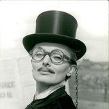 Für die Serie „Ein Fall für Titus Bunge“, aus der dieses Bild stammt, lernte sie Auto fahren, verursachte damals aber einen Unfall. Bis heute fährt Kubitschek selbst