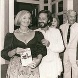 Unter der Regie von Helmut Dietl (rechts) und an Helmut Fischers Seite (außen rechts) in der Rolle ihres Lebens als das „Spatzl“ in „Monaco Franze“