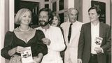 Unter der Regie von Helmut Dietl (rechts) und an Helmut Fischers Seite (außen rechts) in der Rolle ihres Lebens als das „Spatzl“ in „Monaco Franze“