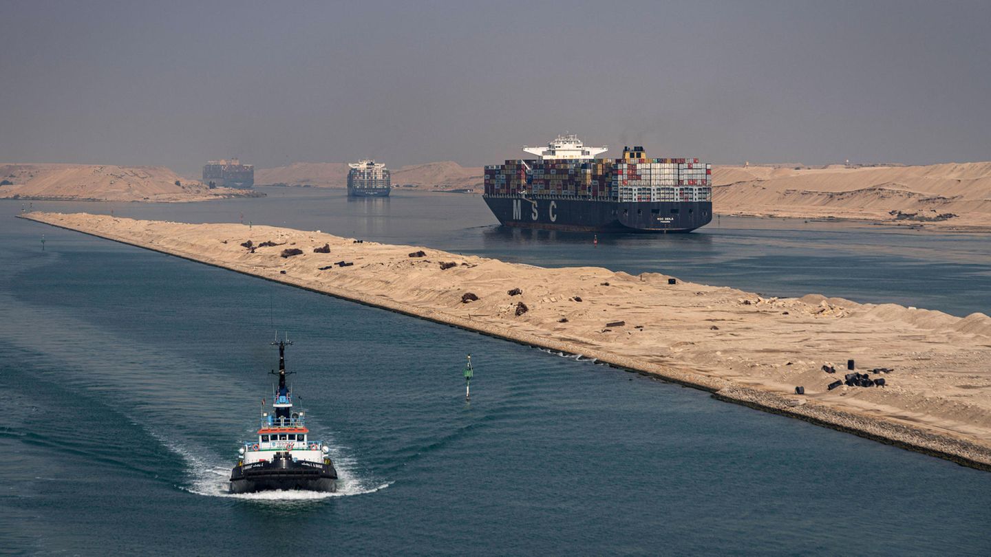 Attacks by the Houthi rebels: Shipping companies avoid important trade routes