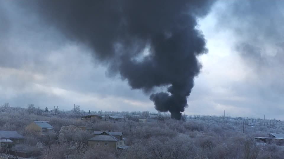 Video: Ukraine: Öllager in Donezk getroffen Video: Ukraine: Öllager in Donezk getroffen