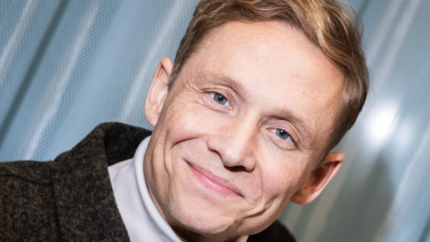 People of today: Why singer and actor Matthias Schweighöfer sings about handkerchiefs