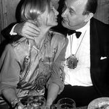 Das Bild zeigt sie 1987 mit dem damaligen Außenminister Hans-Dietrich Genscher auf dem Deutschen Filmball in München