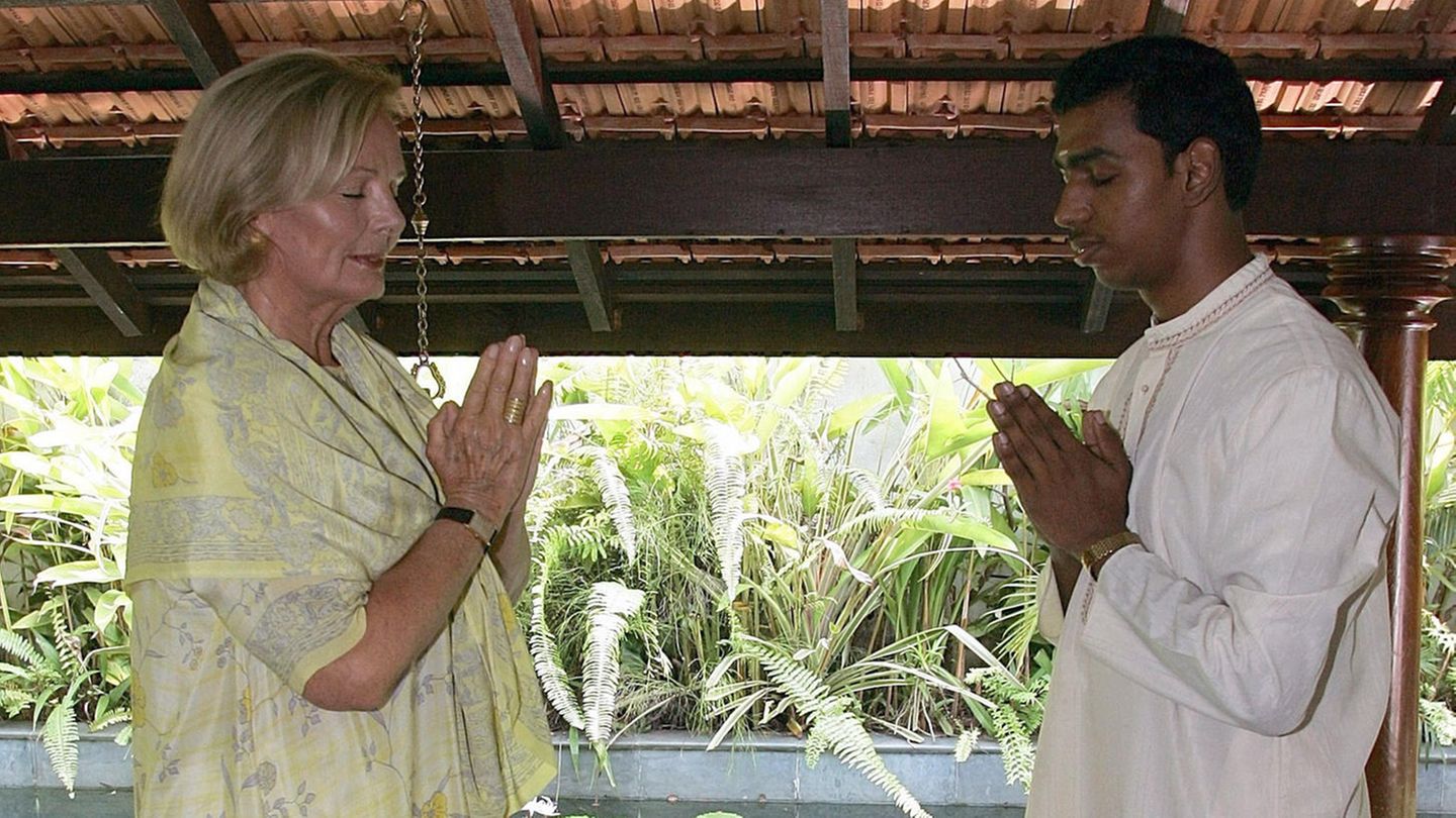 Ruth Maria Kubitschek 2005 in einem Ayurveda-Zentrums im indischen Bundesstaat Goa. Die Schauspielerin befasst sich intensiv mit ayurvedischer Medizin, Spiritualität und Meditation. Im stern-Interview sagte sie: "Ich meditiere viel, nur deshalb bin ich noch da"