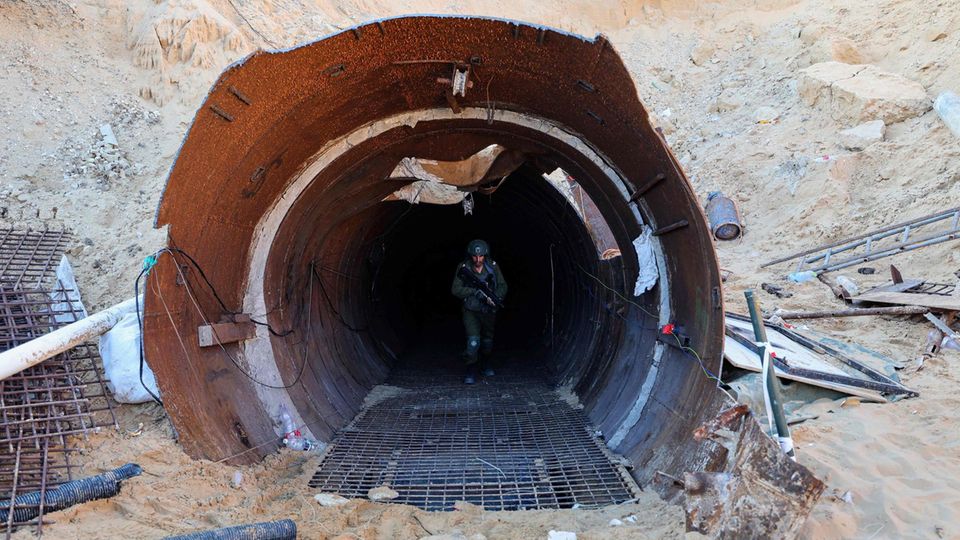 Gaza Tunnel Eingang mit Soldat
