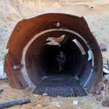 Gaza Tunnel Eingang mit Soldat