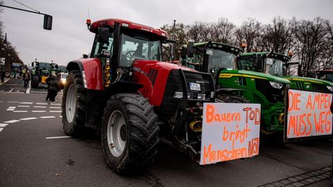 Bauern-Demo In Berlin: Landwirte Fordern "Die Ampel Muss Weg" | STERN.de