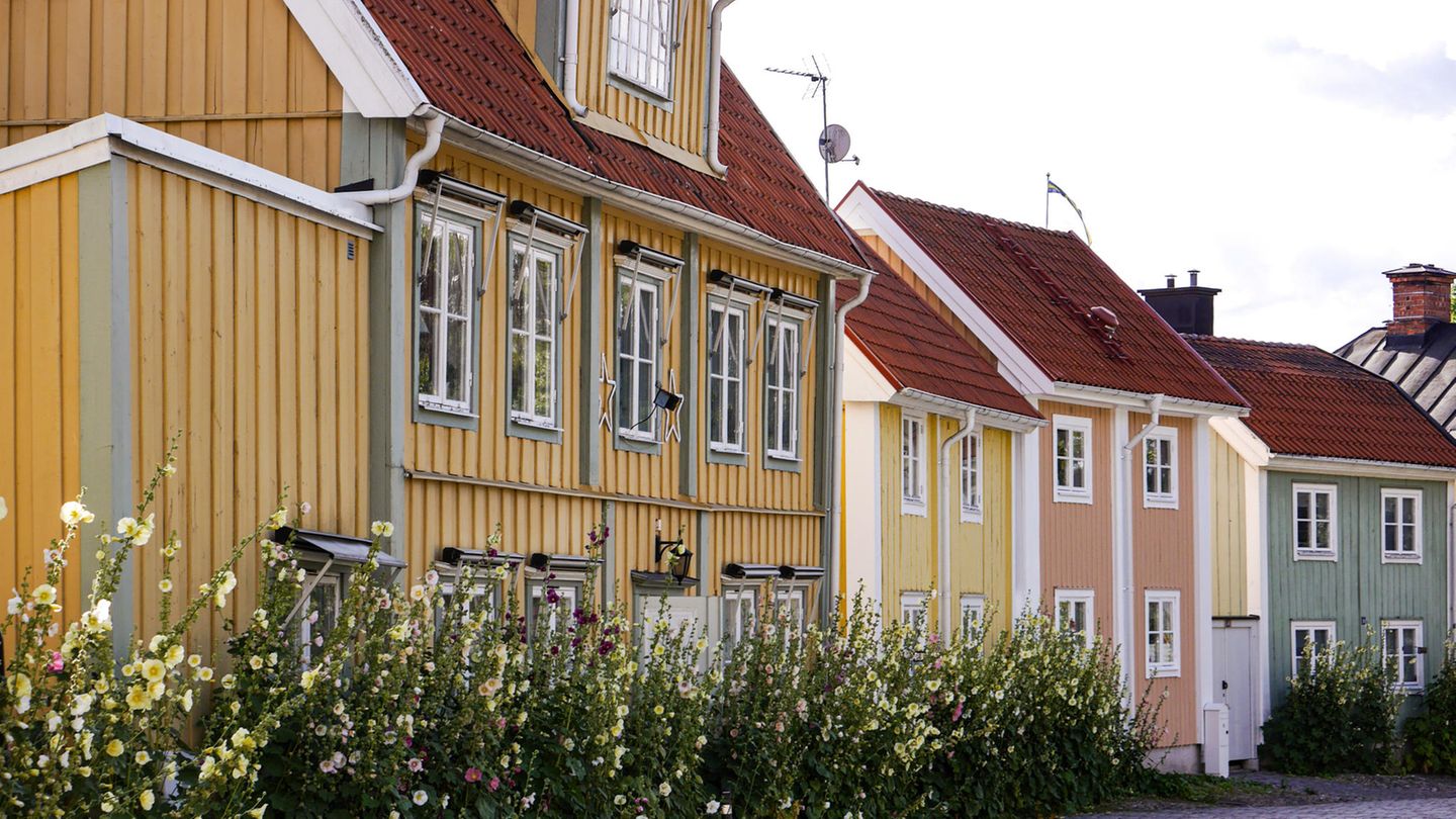 Michel aus Lönneberga Der freche Blondschopf Michel aus Lönneberga spielt seit 1971 seine Streiche und macht jede Menge Schabernack. Die Figur entstammt ursprünglich der Feder von Astrid Lindgren. Nicht nur die Abenteuer des kleinen Jungen begeistern dabei die Zuschauer, sondern auch die idyllische Lebenswelt im schwedischen Lönneberga. Wer sie entdecken möchte, der kann das in der Gemeinde Katthult in Südschweden machen.