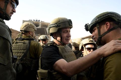 Der israelische Premierminister Benjamin Netanjahu bei einem Besuch der IDF-Truppen im Gazastreifen