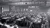 1950er: Delegiertenversammlung der SED in einer Halle des VEB Bergmann-Borsig
