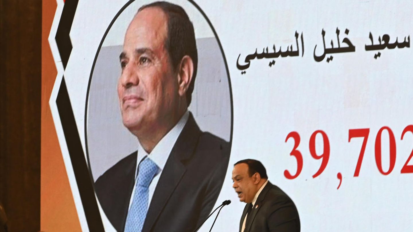 Hazem Badawi, Leiter der Wahlbehörde, verkündet den Sieg von Abdel Fattah al-Sisi bei der Präsidentschaftswahl in Ägypten