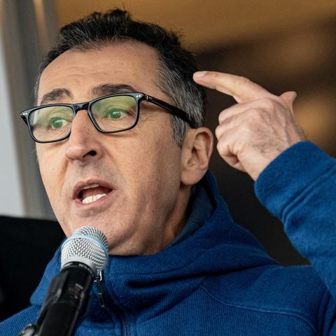 Landwirtschaftsminister Cem Özdemir (Grüne) spricht in Berlin zu protestierenden Landwirten
