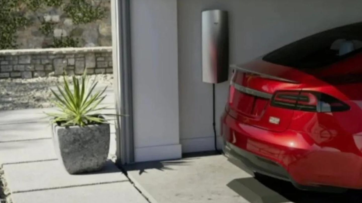 Tesla arbeitet an einer kabellosen Ladestation