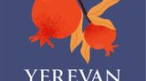 "Yerevan" von Anna Aridzanjan und Marianna Deinyan  Was ist armenische Küche eigentlich? "Ein Eintopf aus dem Besten, was die umliegenden Regionen zu bieten haben und was Armenien in seiner Kultur und Identität zu bieten hat", sagt Autorin Anna Aridzanjan. Das Kochbuch "Yerevan" nimmt einen mit in die vielschichtige Kultur und deren diverse Einflüsse – vor allem auch in der Küche. Getreide zählt zu den wichtigsten Zutaten der armenischen Küche, also gibt es Rezepte für Brot, Kuchen, Porridge. Ohne Kräuter geht's aber auch nicht: Petersilie, Koriander, Basilikum. Hauptsache, bei jeder Mahlzeit steht eine riesige Platte an frischen Kräutern auf dem Tisch.      Hier geht's zum Buch: "Yerevan" von Anna Aridzanjan und Marianna Deinyan. Erschienen in der Münchner Verlagsgruppe. 208 Seiten. 25 Euro.      Transparenz-Hinweis: Die Kochbuchautorin Anna Aridzanjan ist beim stern für den Bereich Audience Development zuständig. Ihr Kochbuch "Yerevan" ist im Riva-Verlag erschienen.