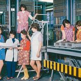 Gleichberechtigung nach Plan  Die Kittelschürzen blitzsauber, die Pose professionell pflichtbewusst. Inszenierte Fotos wie diese Aufnahme einer Frauenbrigade in einer Telefonzentrale vermitteln den Genossinnen und Genossen in der DDR: Alles läuft nach Plan. Und dabei haben Männer und Frauen die gleichen Rechte und Pflichten. „Die Gleichberechtigung der Frau ist eine unserer größten Errungenschaften“, hatte Walter Ulbricht 1960 stolz verkündet. Ende der 80er-Jahre wird die Erwerbsquote der Frauen in der Deutschen Demokratischen Republik bei mehr als 91 Prozent liegen. Das schafft kein anderes Land der Welt.