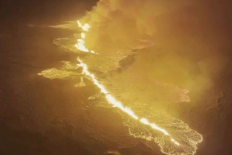 Video: Vulkanausbruch: Kilometerlanger Riss in Island