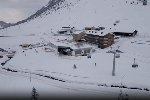 Fast alles wird teurer. Doch das gilt nicht unbedingt auch für Wintersport mit der Familie. Wo in Österreich vor allem Familien vergleichsweise kostengünstig Skiurlaub machen können, sehen Sie im Video.