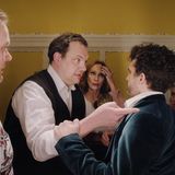 Derweil eskaliert der Streit um die Muffe. Es kommt zu Handgreiflichkeiten und der heilige Abend droht zu eskalieren. 