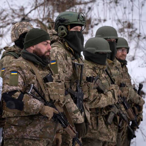 Soldaten der Ukraine des russischstämmigen Sibirischen Bataillons nehmen an einer militärischen Übung teil