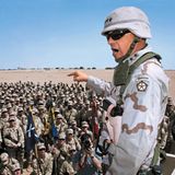 General William Wallace, Befehlshaber des V. US-Corps, schwört seine Männer in der kuwaitischen Wüste ein
