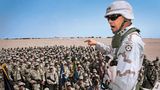 General William Wallace, Befehlshaber des V. US-Corps, schwört seine Männer in der kuwaitischen Wüste ein