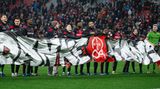 Kommen wir zu einer positiven Überraschung: das als "Vizekusen" verschrieene Bayer Leverkusen feiert die Herbstmeisterschaft – und das zu Recht. Die von Xabi Alonso trainierte Truppe spielt diese Saison den schönsten und erfolgreichsten Fußball. Nun gilt ja noch immer die Aussage von Uli Hoeneß: "Der Nikolaus war noch nie ein Osterhase:" Aber dass Leverkusen die Mannschaft ist, die die Meisterschaft spannend macht, dürften die wenigsten erwartet haben. 