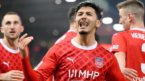 Als Absteiger Nummer eins wurde der 1. FC Heidenheim bei vielen Bundesliga-Fans vor der Saison gehandelt. Zum Ende steht der Aufsteiger aus der schwäbischen Provinz allerdings mit 20 Punkten auf Platz 9 der Tabelle und hat etablierte Bundesligisten wie Wolfsburg, Mainz, Köln, Werder und Gladbach hinter sich gelassen. Wenn sie die Punktebilanz auch in der Rückrunde packen, halten die Heidenheimer die Klasse.