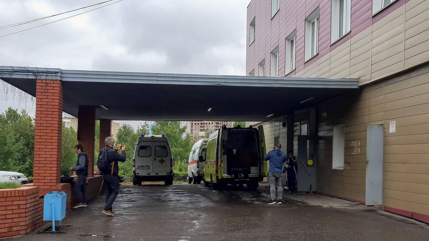 2020: Nawalny wird mit Nowitschok vergiftet In diese Klinik in Omsk, Russland, wird Alexej Nawalny nach der Vergiftung gebracht