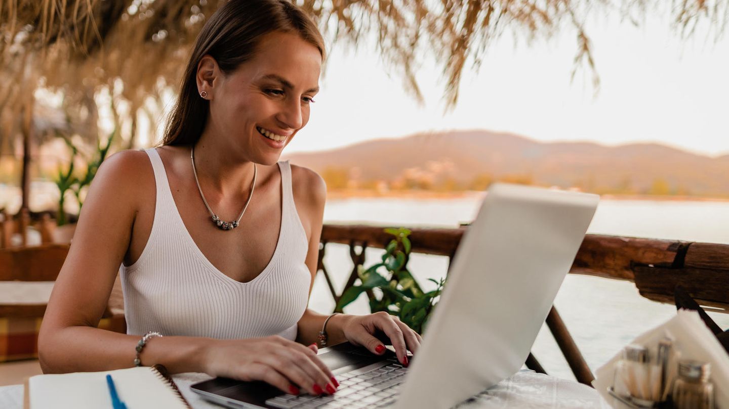 Viele Menschen verlassen sich für ihre Reisebuchung mittlerweile auf Online-Anbieter. Dabei gibt es aber große Unterschied, was Preis und Qualität angeht...