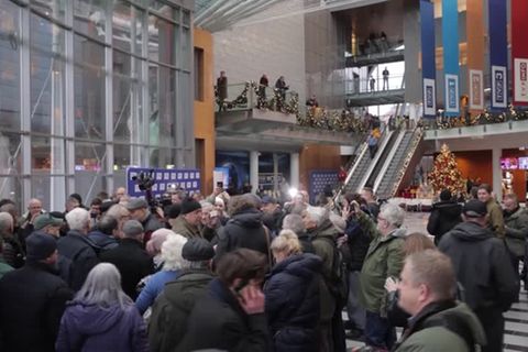 Video: PiS-Abgeordnete besetzen Sender
