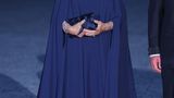 Camilla im dunkelblauen Kleid beim Staatsbesuch in Frankreich