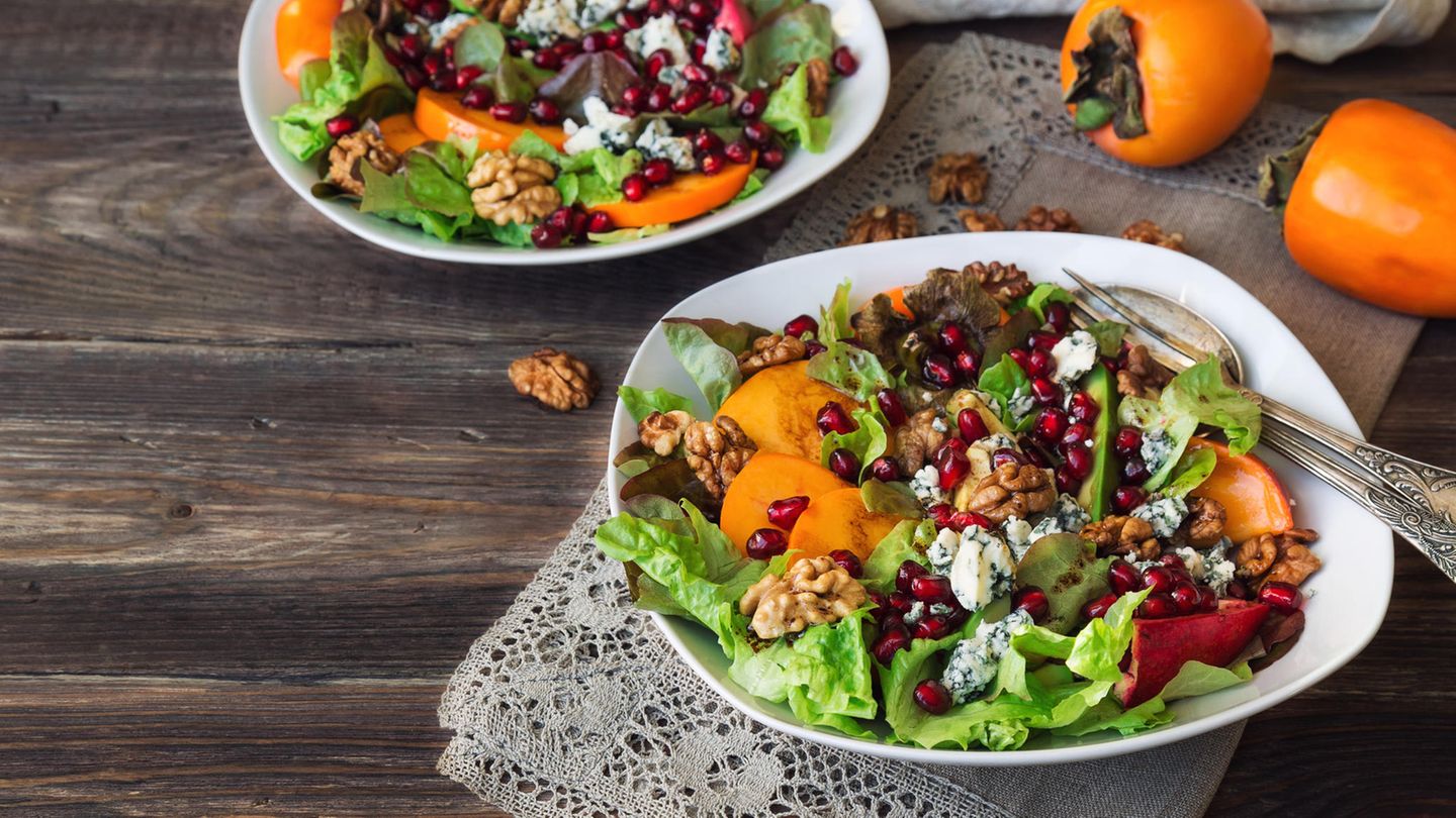 Rezept für einen winterlichen Feldsalat mit karamellisierten Walnüssen ...