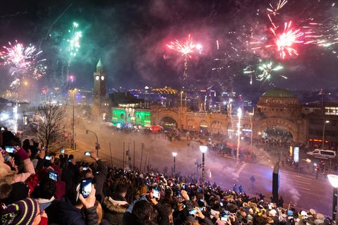 Silvesterfeuerwerk am Hamburger Hafen