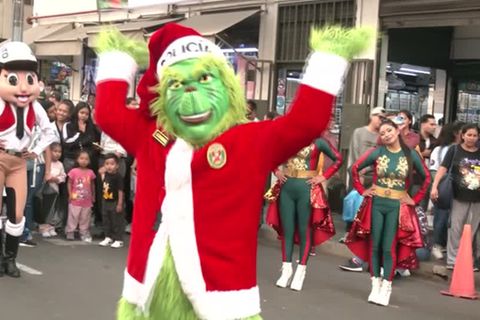 Video: Hände hoch! Hier kommt der Weihnachtsmann
