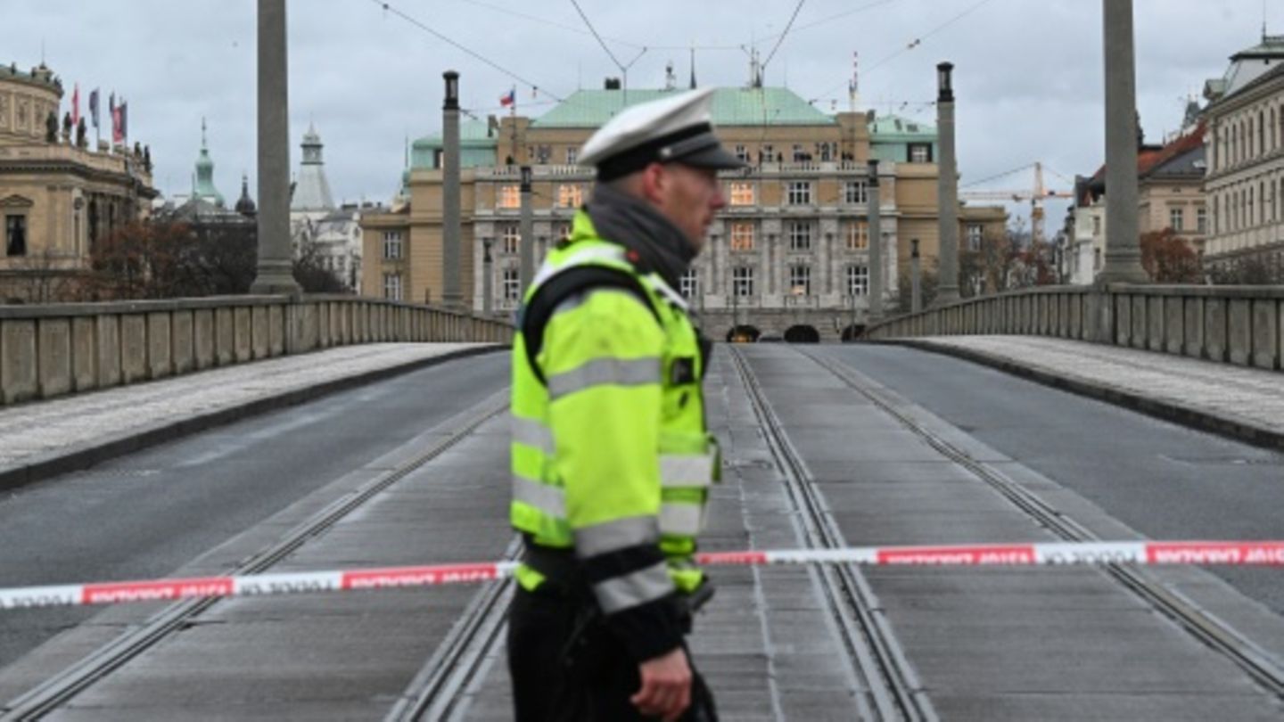 Student Tötet 14 Menschen Bei Schusswaffenangriff An Prager Universität ...