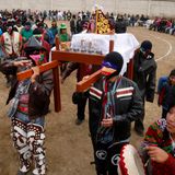 Prozession am Takanakuy-Festival in Peru