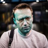 Alexej Nawalny mit grüner Farbe im Gesicht