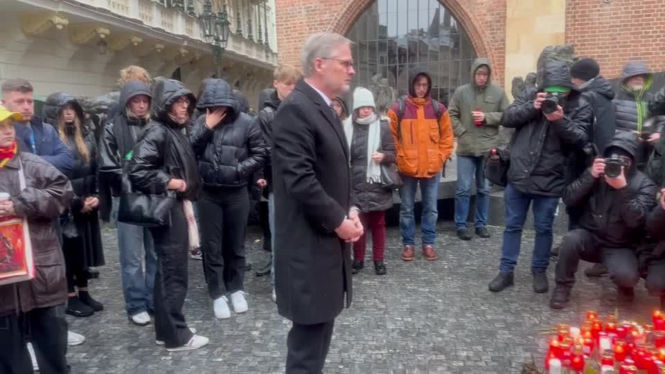 Video: Trauer in Prag - Unklarheit über Motiv des Täters Video: Trauer in Prag - Unklarheit über Motiv des Täters