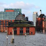 Der Fischmarkt wird bei einer Sturmflut überflutet
