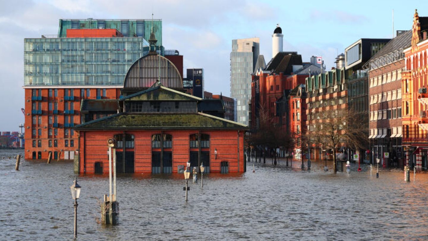 Der Fischmarkt wird bei einer Sturmflut überflutet