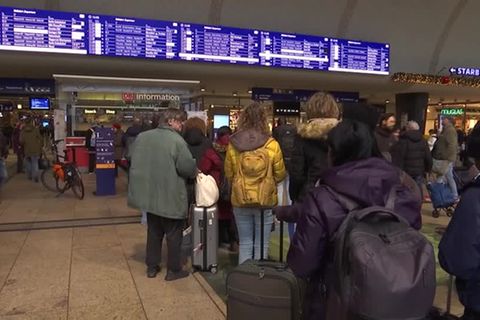 Video: Reiseverkehr zu Weichnachten nimmt Fahrt auf