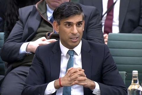 Großbritanniens Premier Rishi Sunak steht in seiner Partei unter Druck